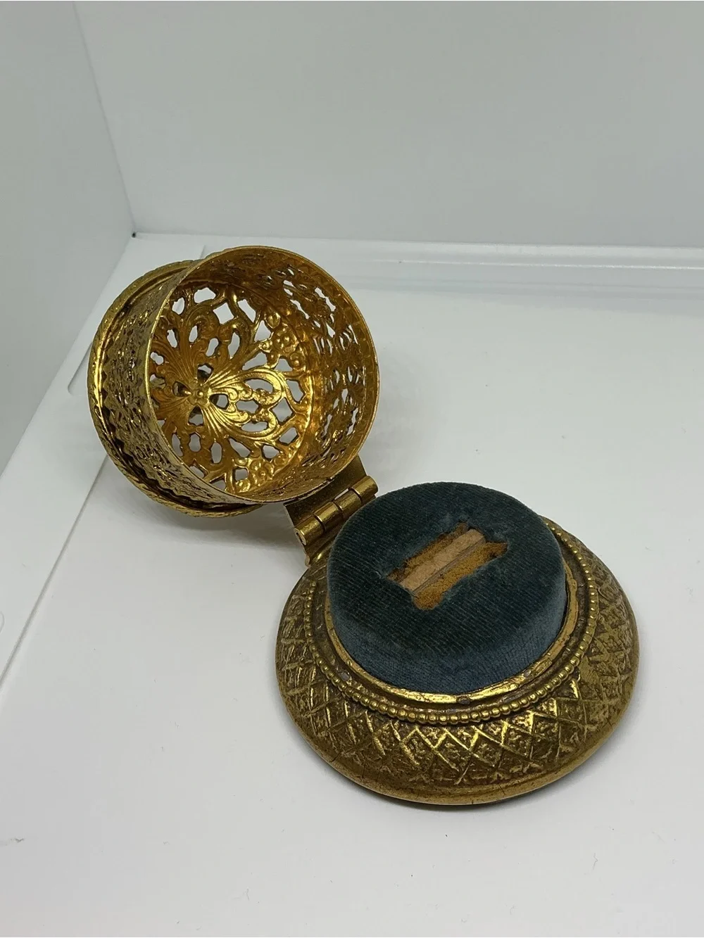 VTG Gold Plated Ormolu Filigree Double Ring Box Hinged Lid Blue Velvet